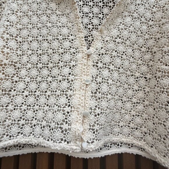 Cream Lace Long Sleeve Crop Top - Picture 2 of 3